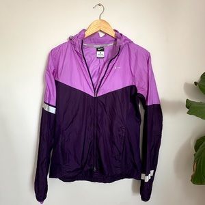 NIKE Running jacket in pink/purple. Size Medium.